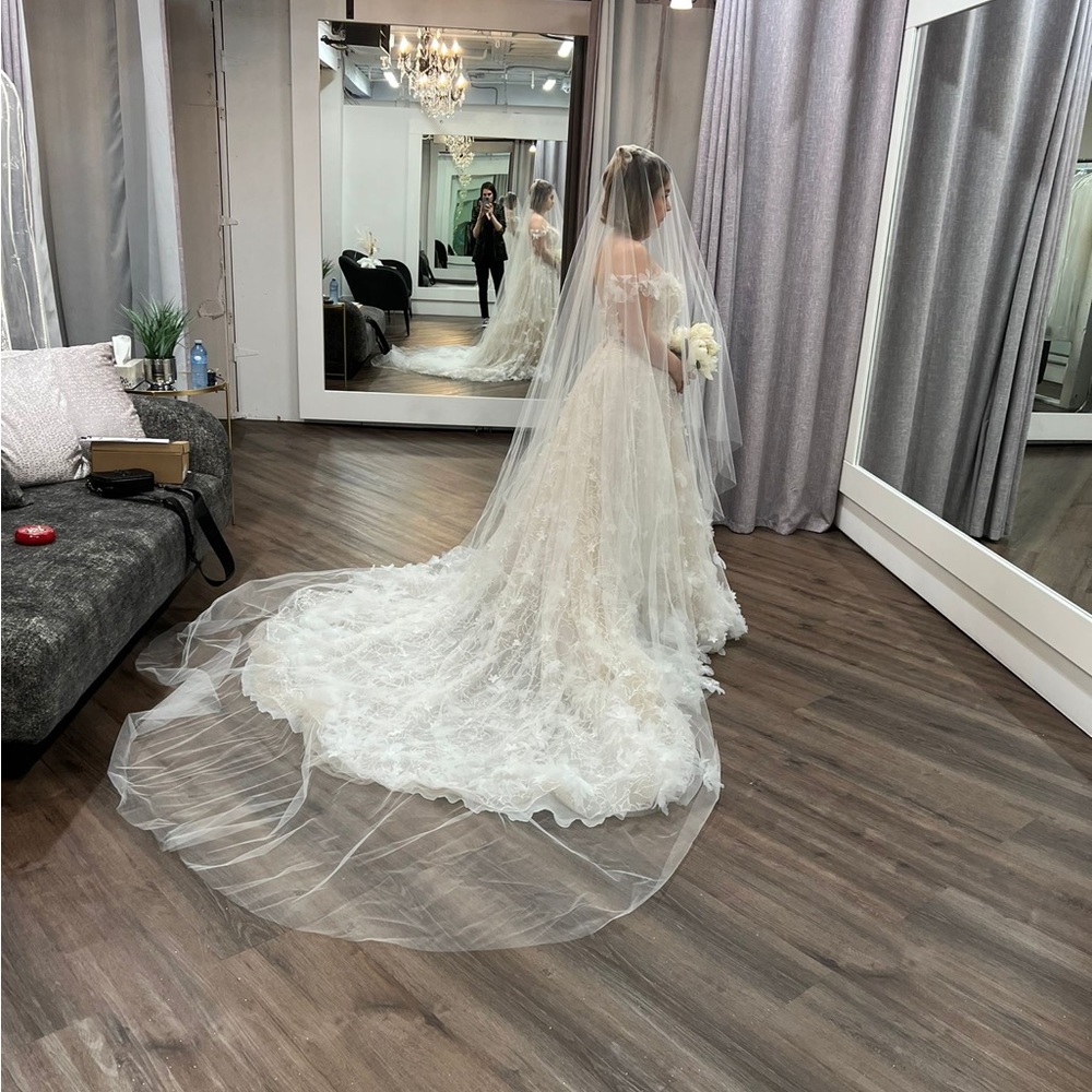 beautiful BISOU WEDDING DRESS.